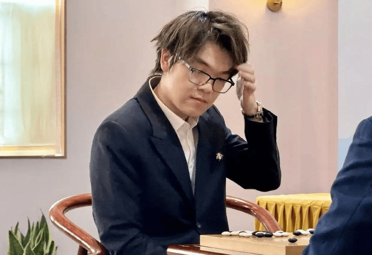 体育APP-实力的比拼!柯洁,一步一个大坑跌入深渊,惨败不敌老对手朴廷桓