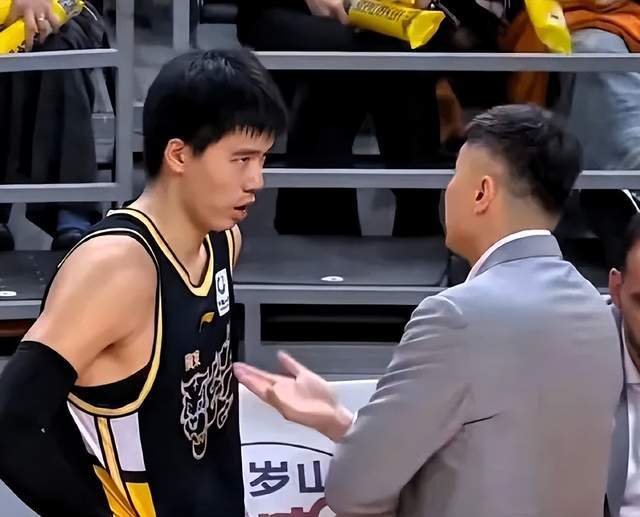 移动应用-重磅:广东队内讧曝光:不堪忍受辱骂,焦泊乔更衣室与杜锋决裂